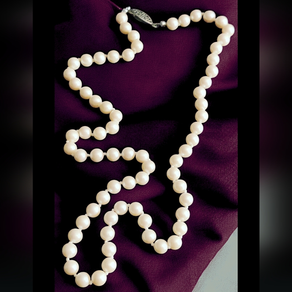 Elegant Pearl Necklace